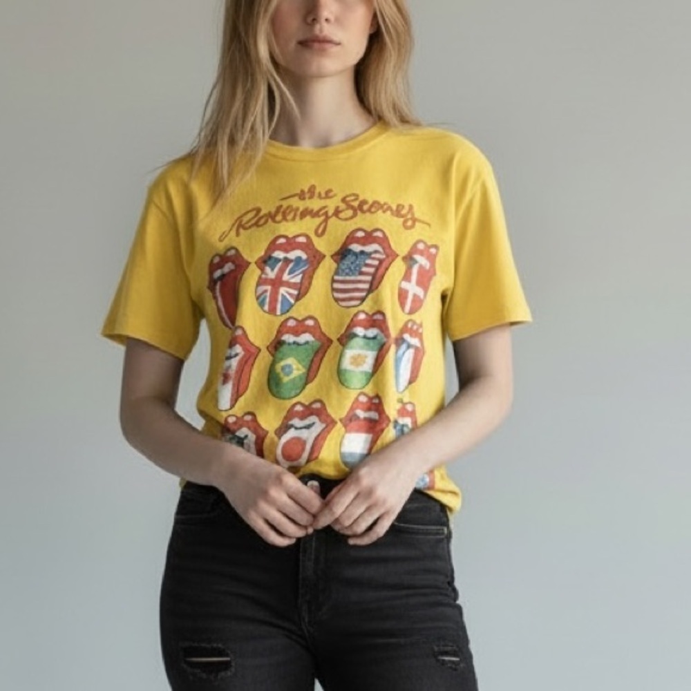 Rolling Stones Yellow Graphic Band Tee Women’s Medium 100% Cotton